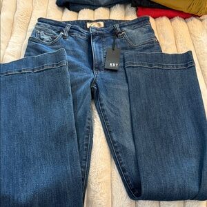 NWT Kut from the Kloth. Kelsey High Rise with ankle flare.